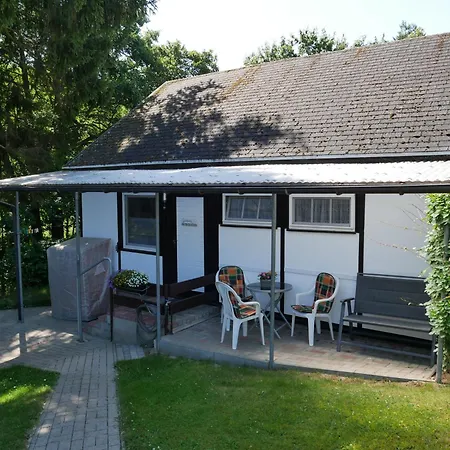 Just Mit Garten Und Carport Apartman *