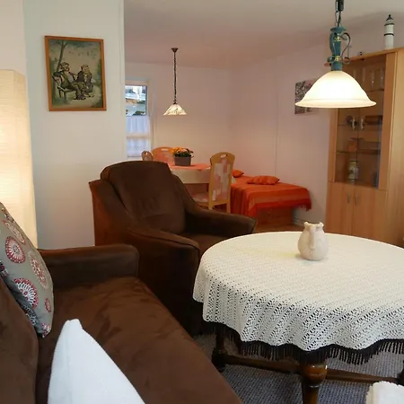 Just Mit Garten Und Carport Apartman *